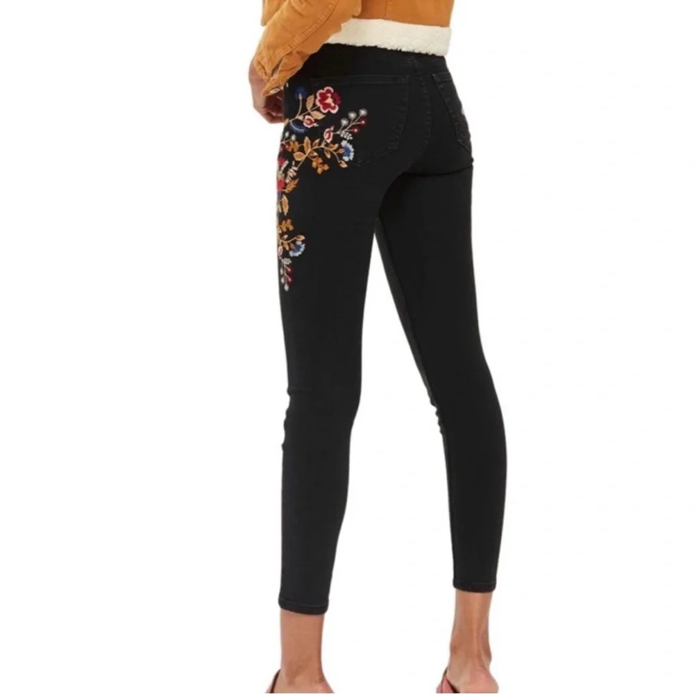 Moto Flower Embroidered Jeans - Picture 3 of 8